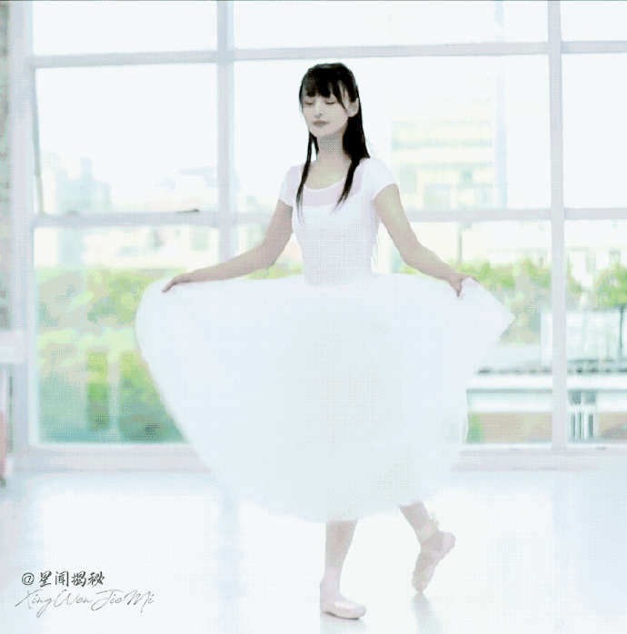 郑爽穿白纱裙翩翩起舞仙气十足 再跳《爱的华尔兹》引回忆
