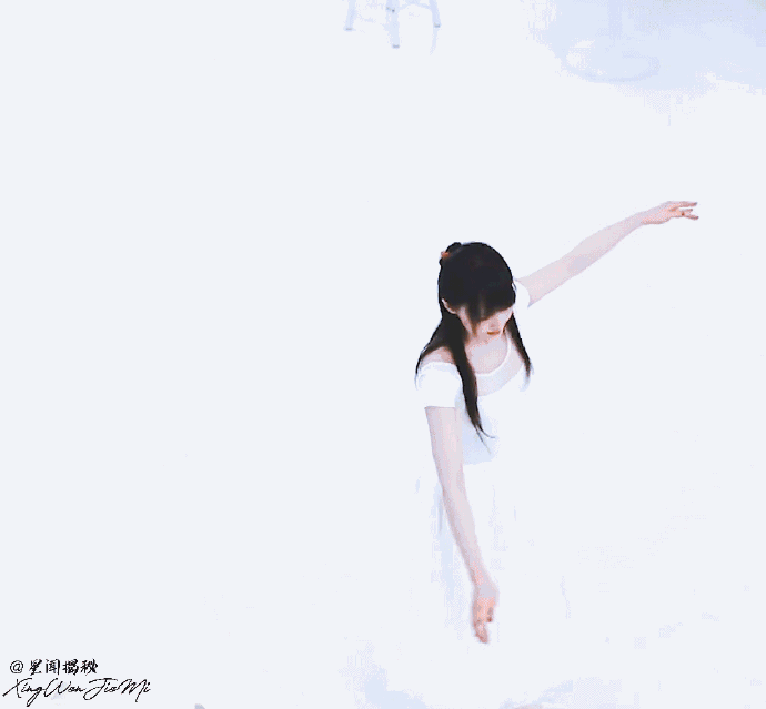 郑爽穿白纱裙翩翩起舞仙气十足 再跳《爱的华尔兹》引回忆