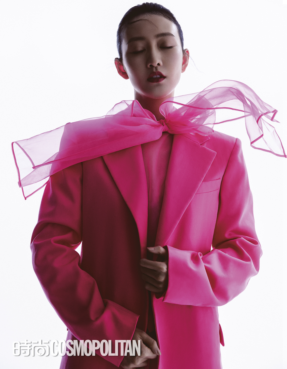 王鸥未来感大片曝光 眼神坚定气场爆棚