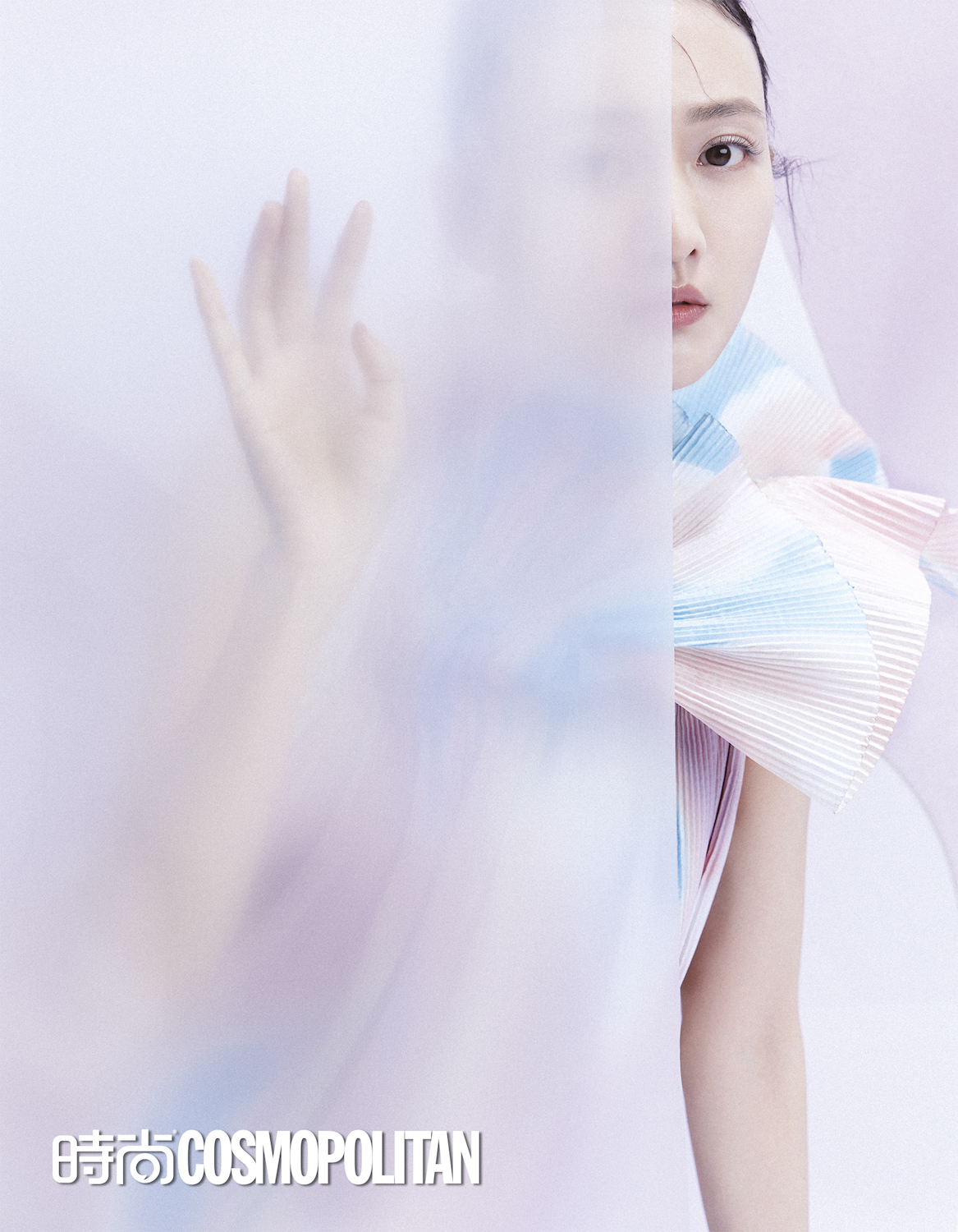 王鸥未来感大片曝光 眼神坚定气场爆棚