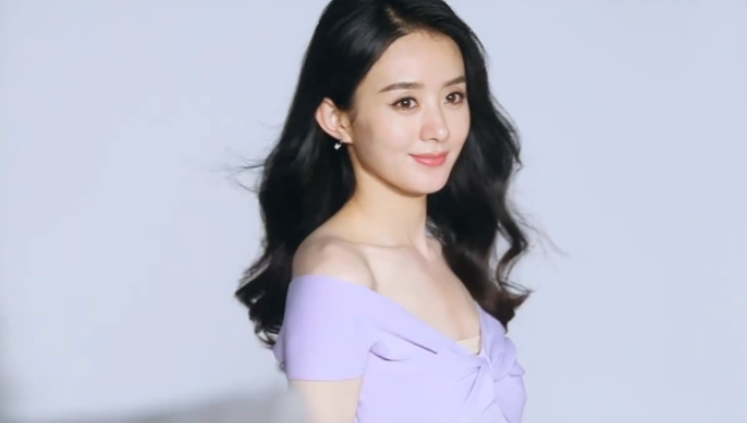 赵丽颖拍vlog透露自拍妙招 笑称化妆只有三个步骤