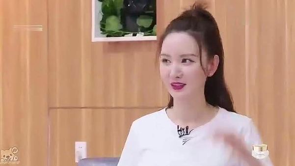 伊能静再现“嘶吼式”表演 黄圣依翻白眼表情亮了