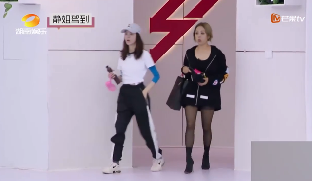 宁静穿黑丝袜引全场赞叹 姐姐们表情亮了