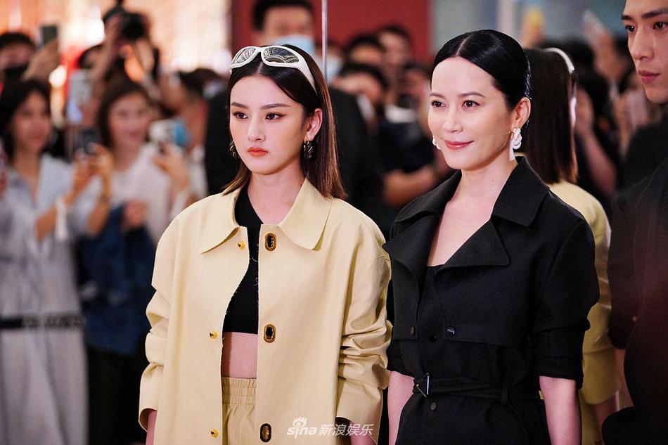 俞飞鸿宋祖儿同台比美超养眼 姐姐气质优雅酷妹摩登前卫