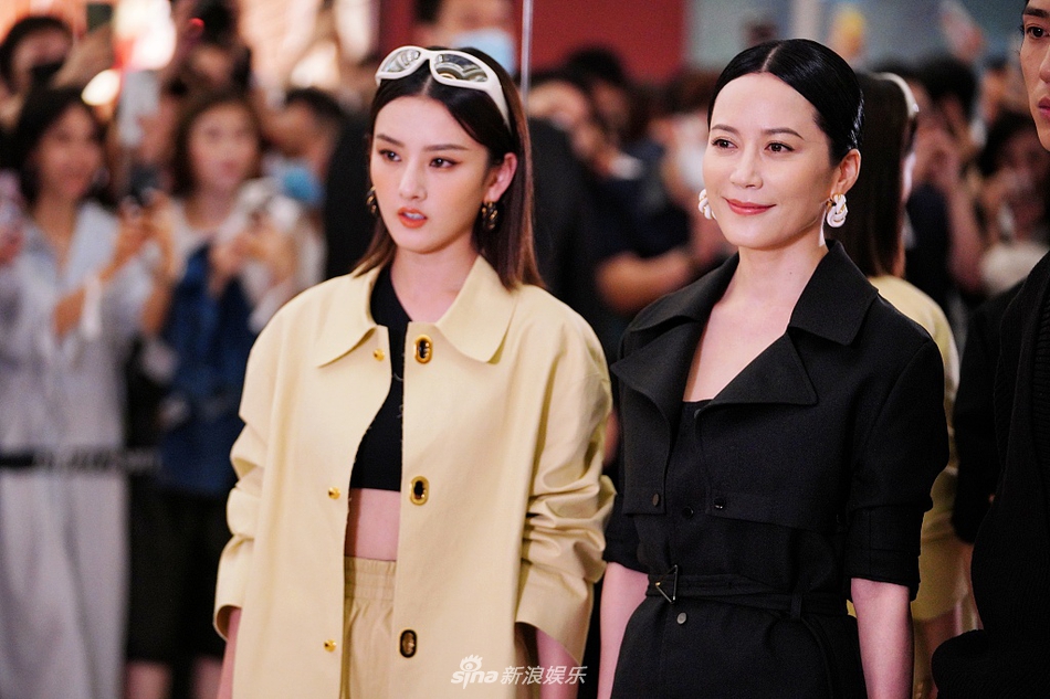 俞飞鸿宋祖儿同台比美超养眼 姐姐气质优雅酷妹摩登前卫
