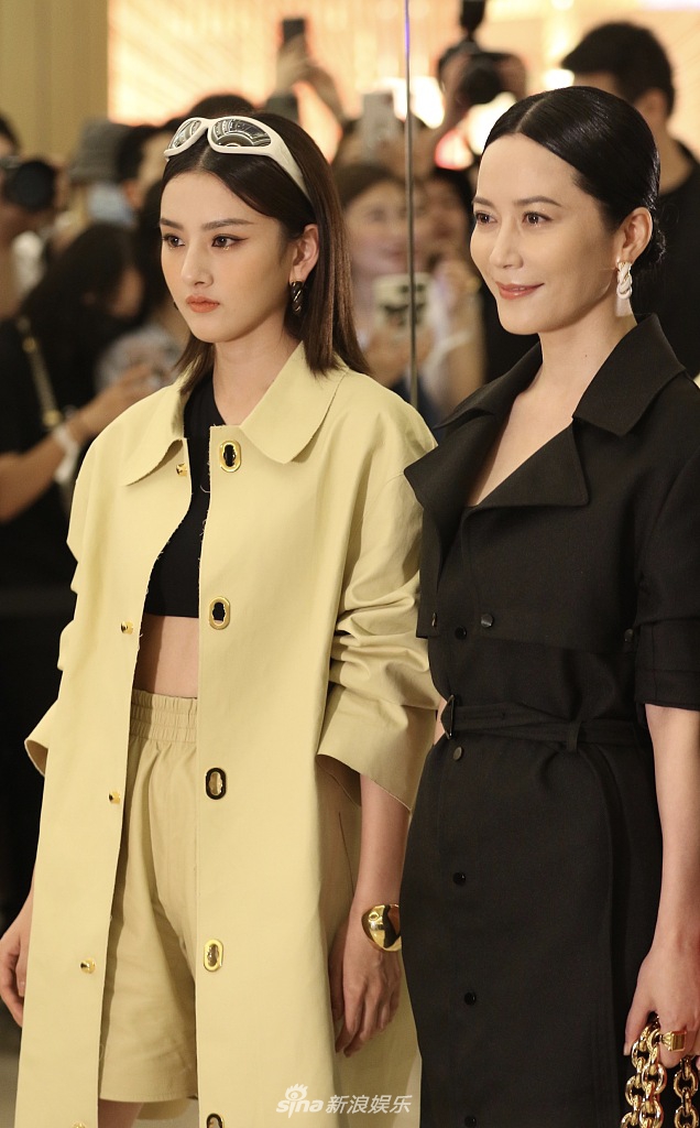 俞飞鸿宋祖儿同台比美超养眼 姐姐气质优雅酷妹摩登前卫