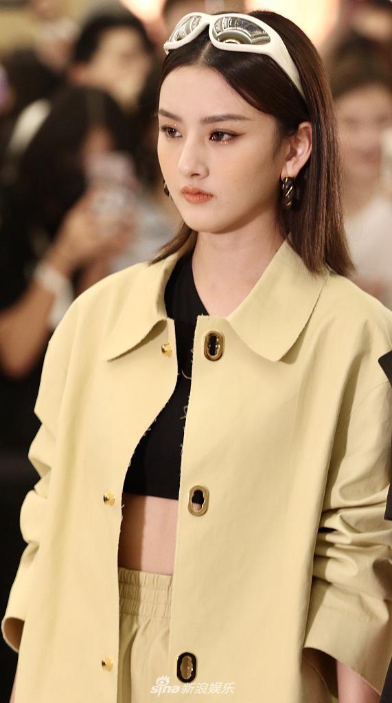 俞飞鸿宋祖儿同台比美超养眼 姐姐气质优雅酷妹摩登前卫