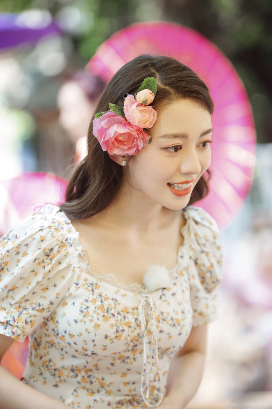 《妻子4》迎泼水节大战 吉娜穿傣族服饰身材超好