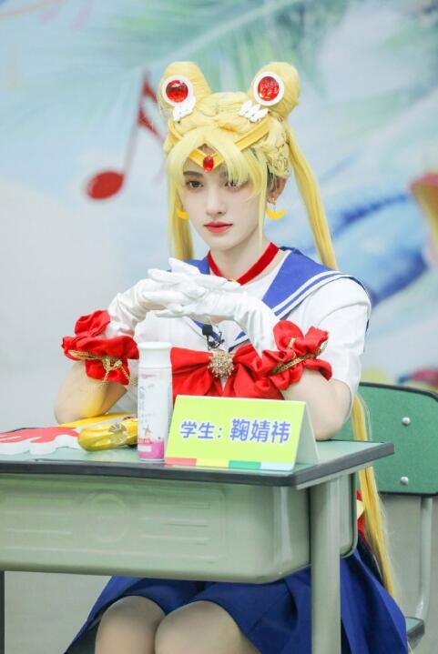 鞠婧祎水冰月造型曝光 穿短裙露甜美微笑