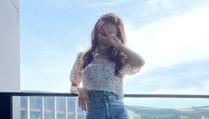 Baby晒照自曝体重不足90斤 身体年龄仅26岁