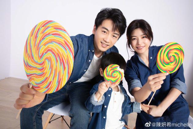 陈妍希零点为陈晓庆生 分享家里日常幸福温馨