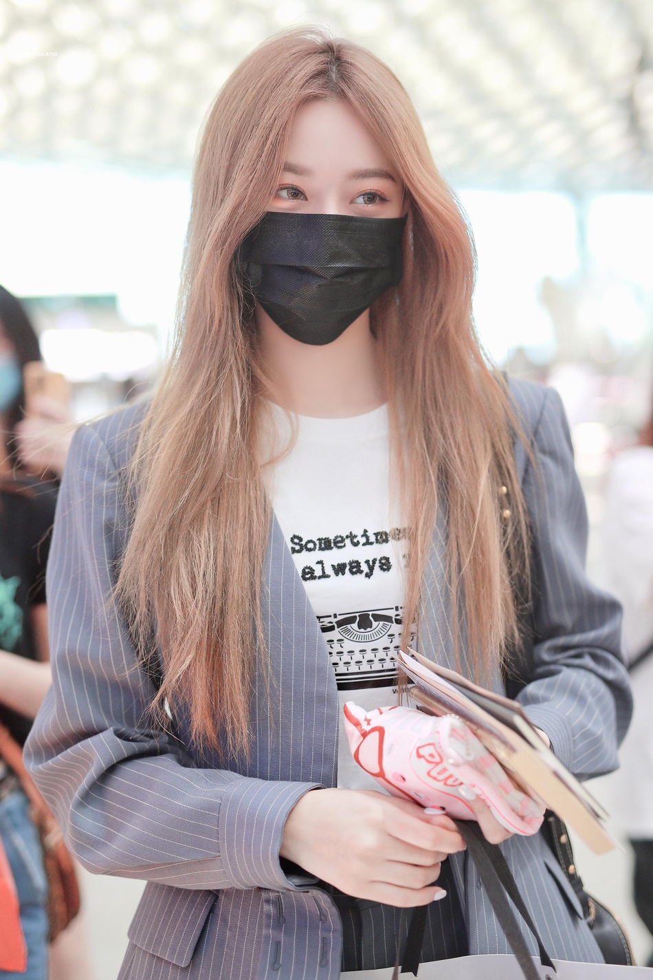 徐艺洋《创3》决赛后现身 双眼略红肿憔悴惹人心疼