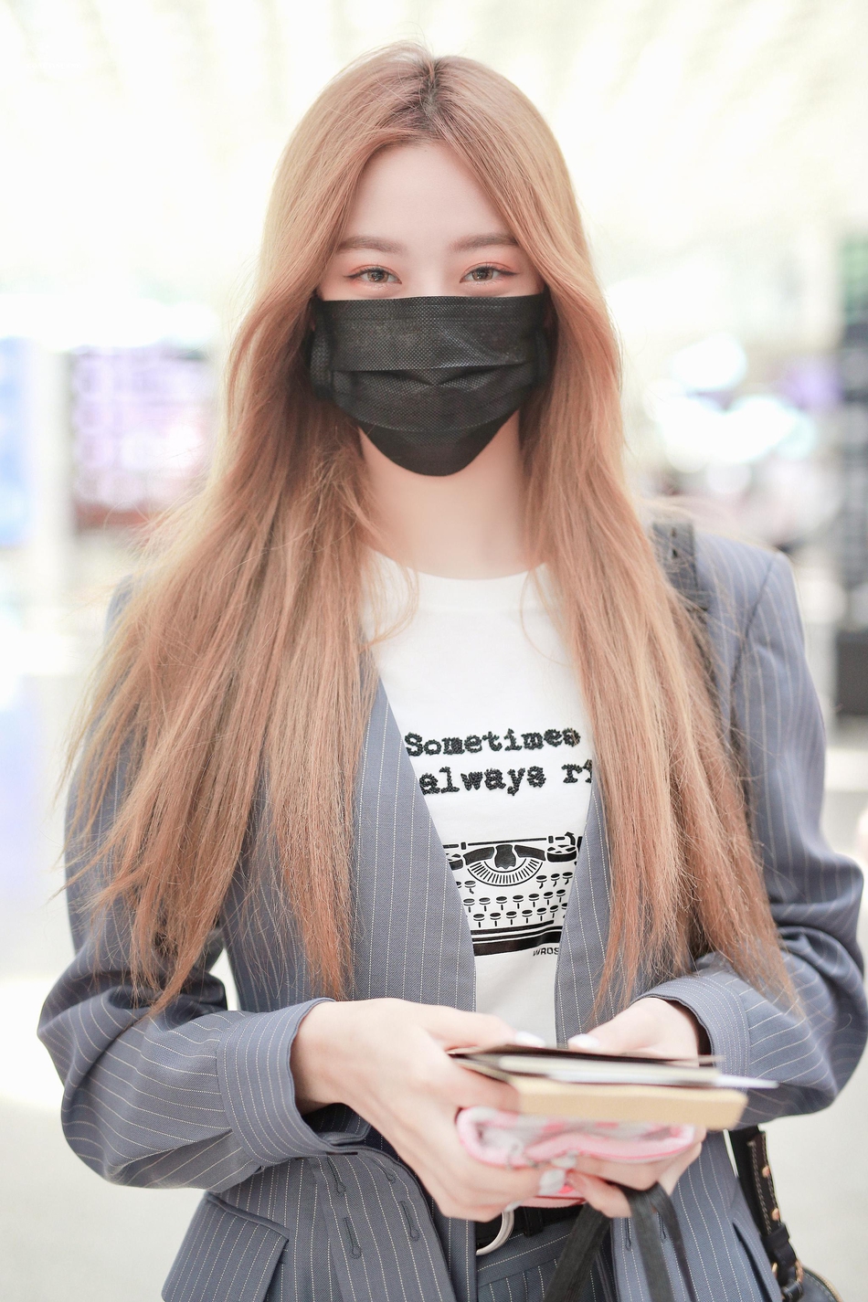 徐艺洋《创3》决赛后现身 双眼略红肿憔悴惹人心疼