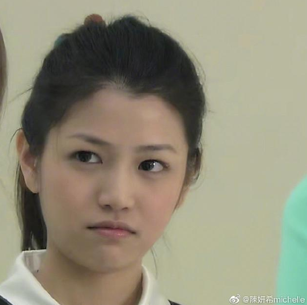 陈妍希庆祝后援会成立13周年 晒旧照满脸胶原蛋白