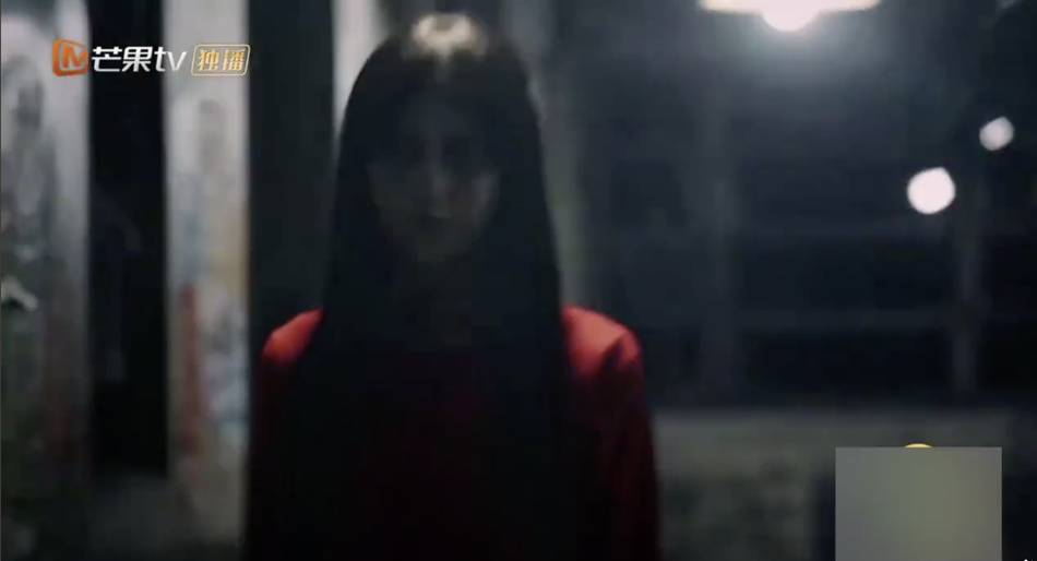 密室大逃脱黑暗中惊现红衣女子 邓伦把杨幂拖了一米远