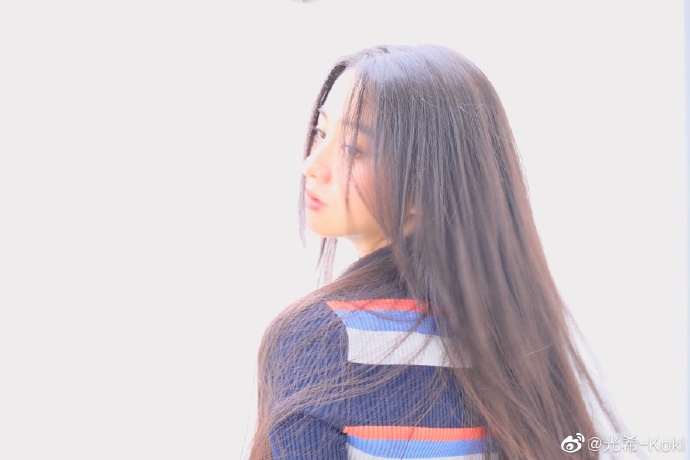 木村光希晒夏日近照明朗清新 细嗅花香画面唯美