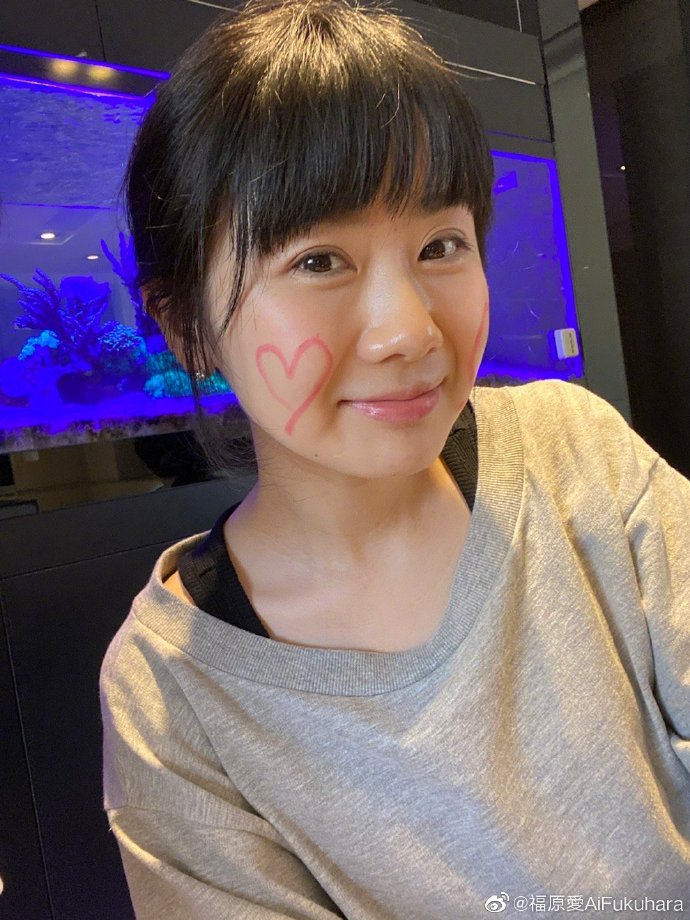 满满仪式感！福原爱晒与母亲合照纪念第1101条微博