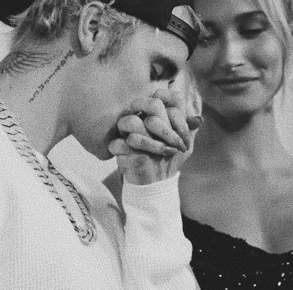 贾斯汀比伯庆祝结婚两周年纪念日 甜蜜对视爱意满满