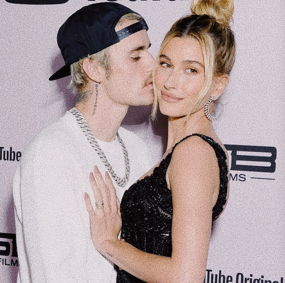 贾斯汀比伯庆祝结婚两周年纪念日 甜蜜对视爱意满满