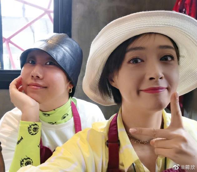 追星成功！蒋欣精心化全妆见偶像上官喜爱