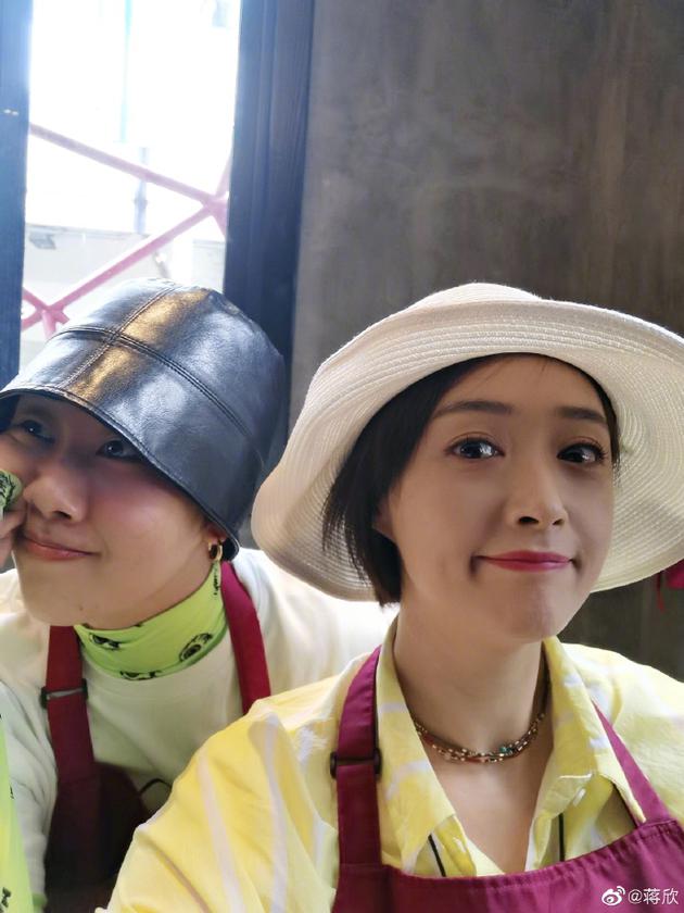 追星成功！蒋欣精心化全妆见偶像上官喜爱