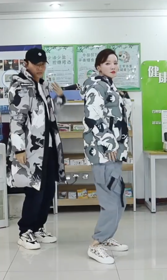 超拼！张萌与贾乃亮穿羽绒服跳《无价之姐》