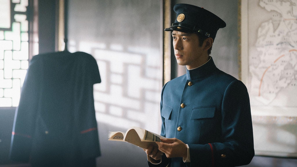 李现新剧民国造型剧照曝光 穿戎装正气凛然目光坚定