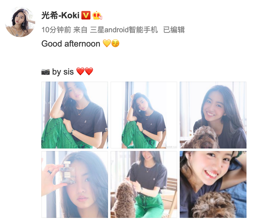 木村光希午后与爱犬玩耍 穿灰T搭绿色牛仔裤轻松随性