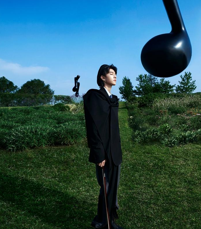 王俊凯花园系大片首发 最新造型诠释少年新态度