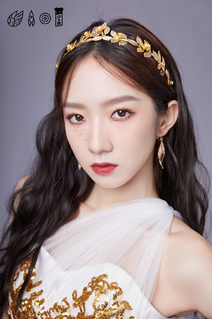 火箭少女白金女神造型曝光 典雅白金搭配异域风情满满