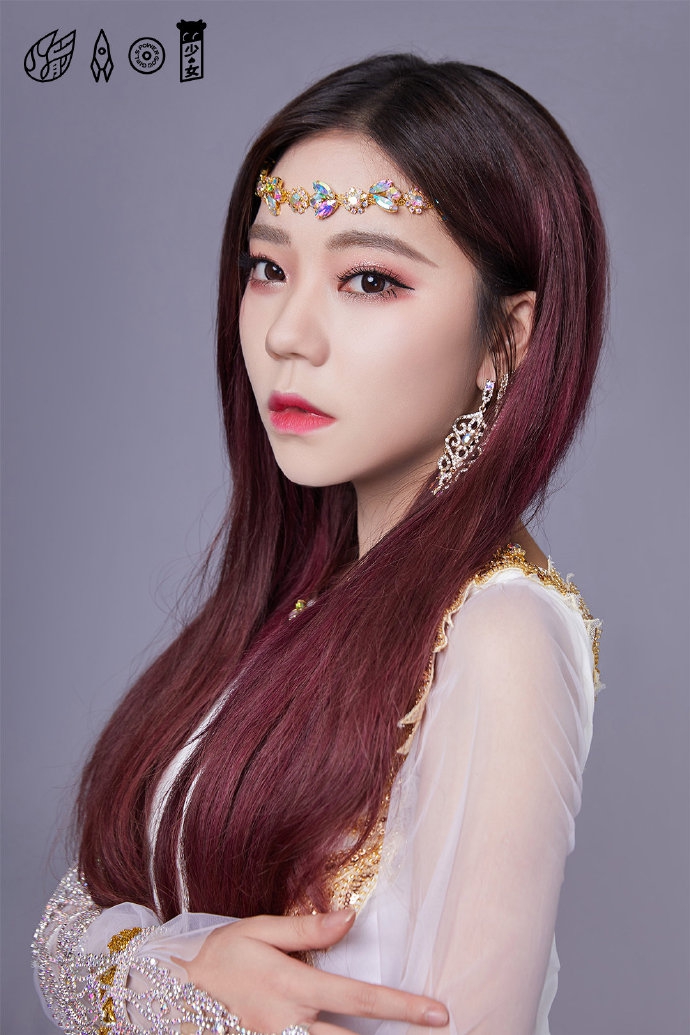 火箭少女白金女神造型曝光 典雅白金搭配异域风情满满