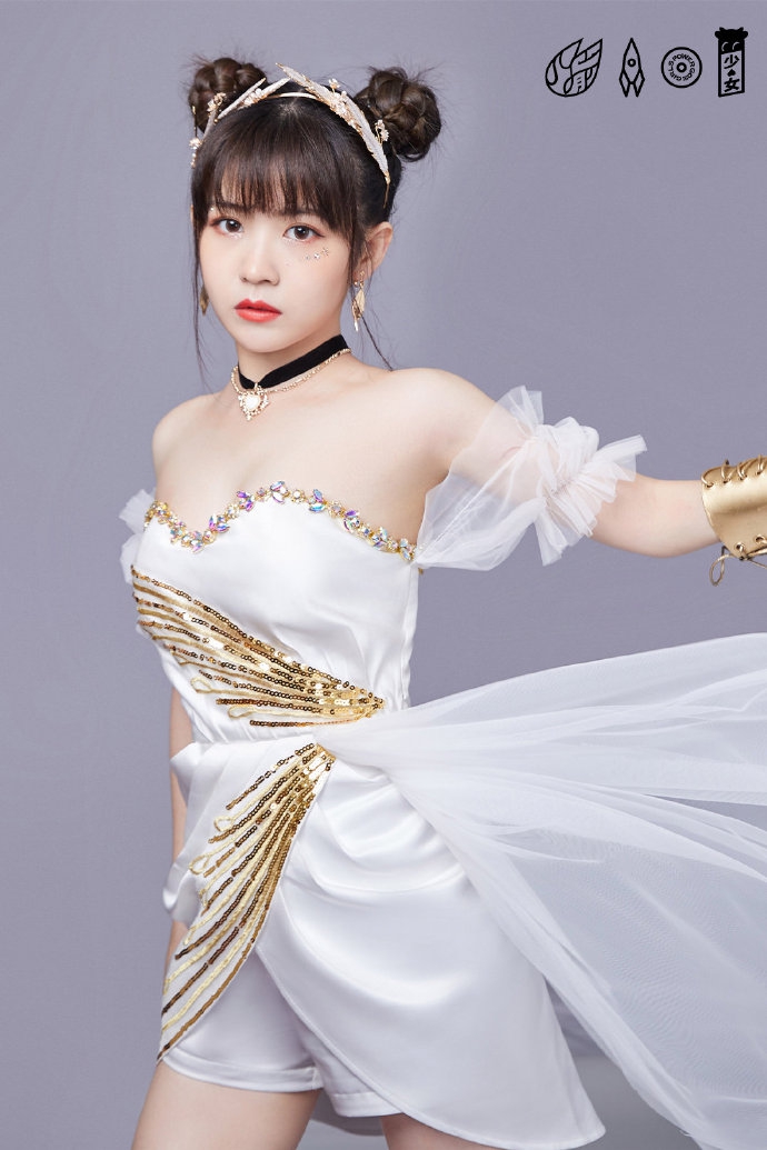 火箭少女白金女神造型曝光 典雅白金搭配异域风情满满