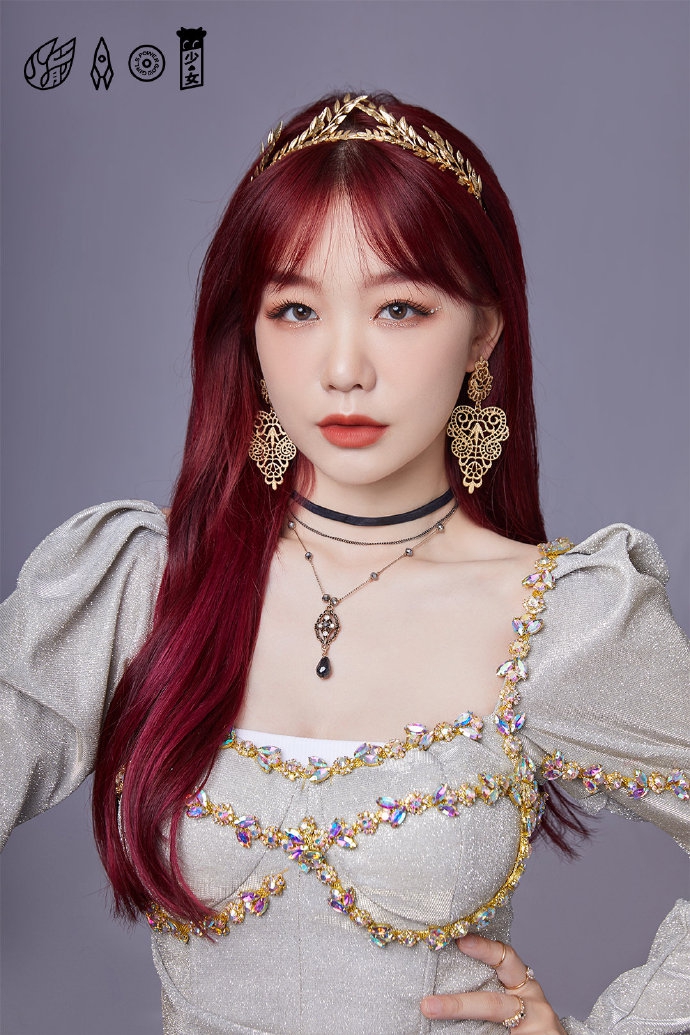 火箭少女白金女神造型曝光 典雅白金搭配异域风情满满