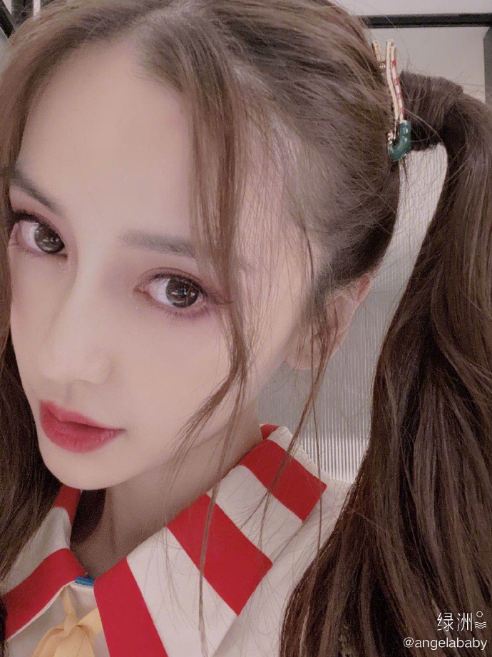 十八岁少女！angelababy梳双马尾娇俏可爱