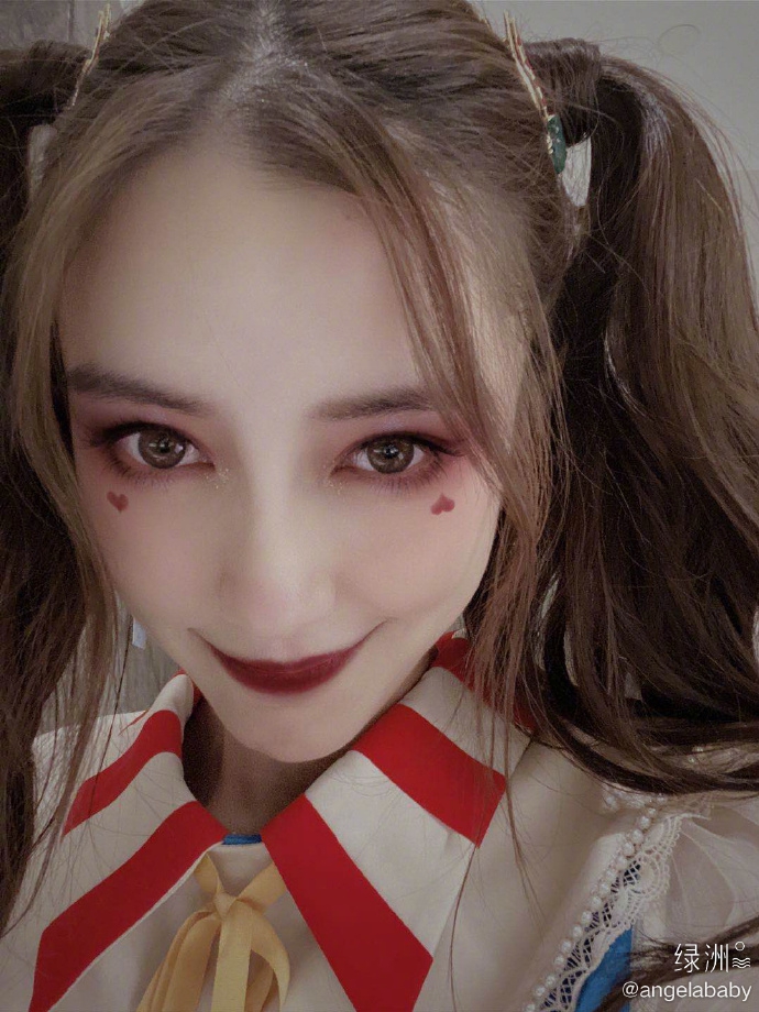 十八岁少女！angelababy梳双马尾娇俏可爱