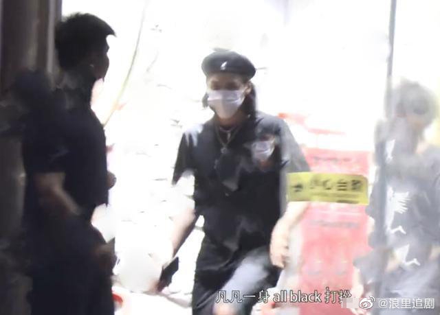 剧组聚餐？吴亦凡杨紫深夜约火锅心情不错