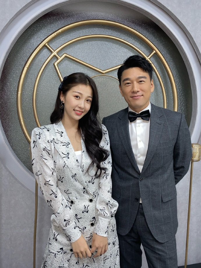 王耀庆感谢虞书欣为自己庆生 在线向蔡敏敏要礼物