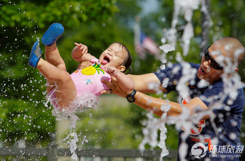 高清大图全球夏日消暑百态