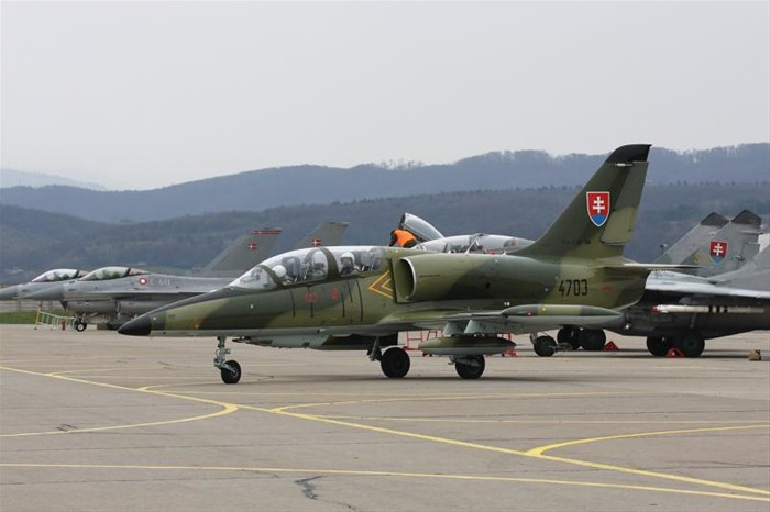 斯洛伐克空军的米格-at教练机 5/45 隐藏描述