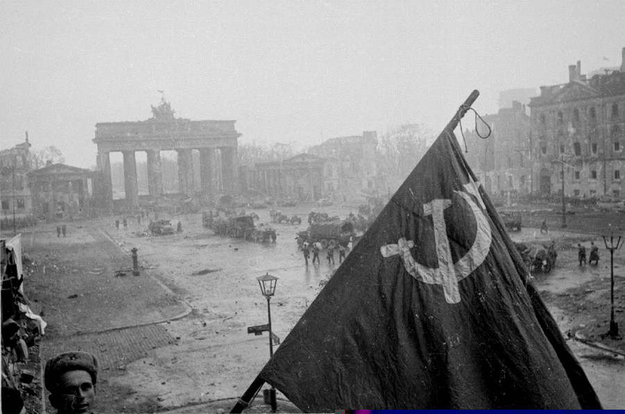老照片记录的攻克柏林