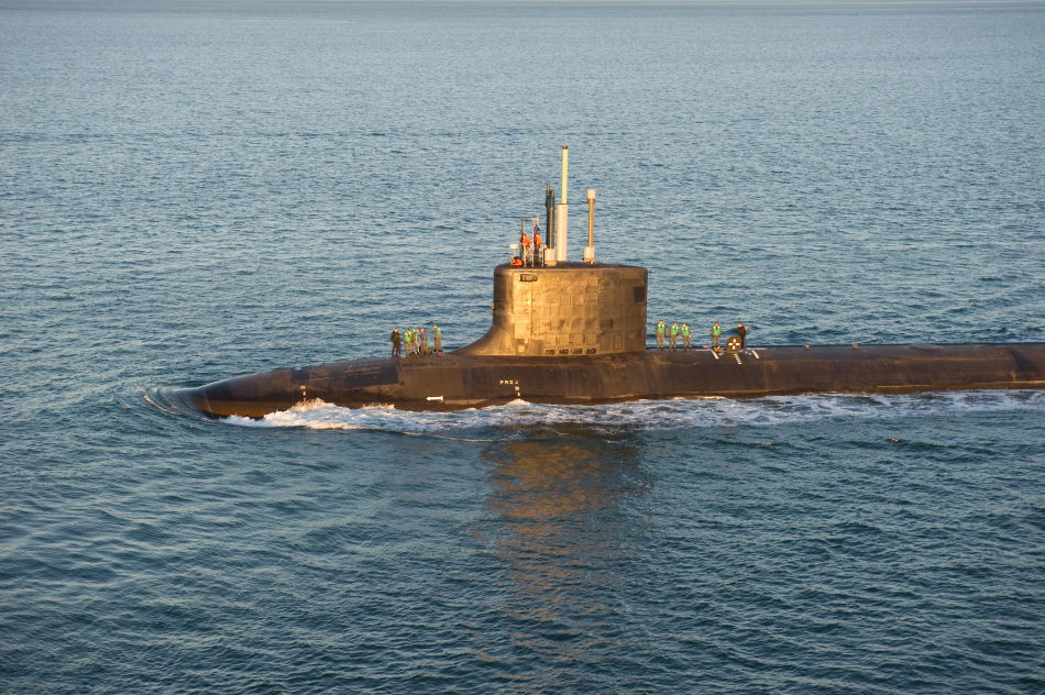 4月7日,ssn-782密西西比号核攻击潜艇完成水面高速航行测试返航.