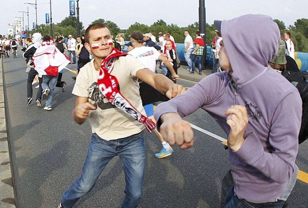 波兰与俄罗斯球迷斗殴