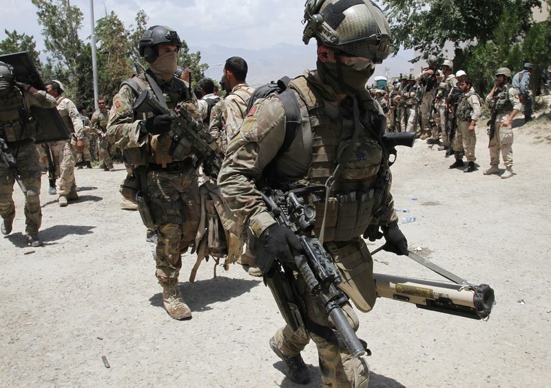 阿富汗警察喀布尔郊区与塔利班枪战13人死亡