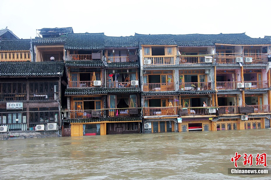 湘西凤凰古城大水围城