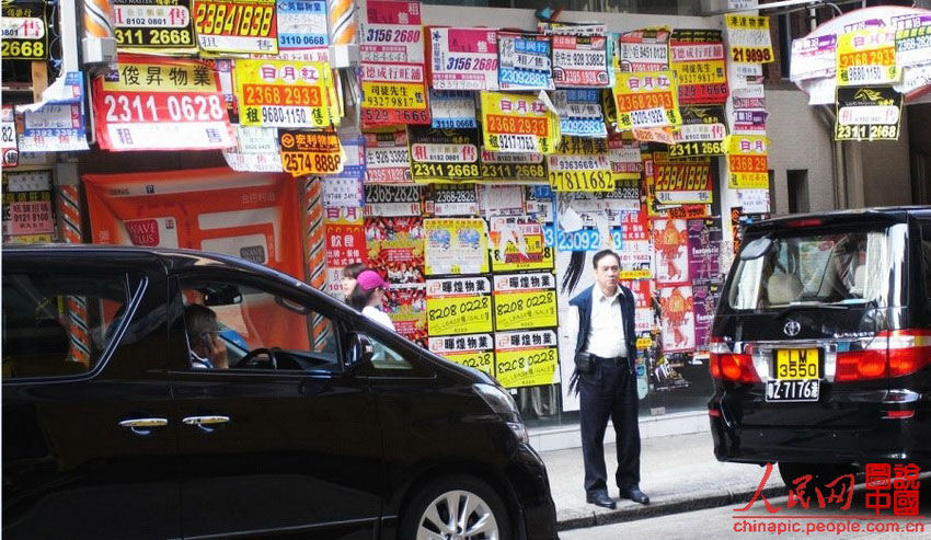 香港街頭廣告.杭州網友:神經刀/攝 13/24 隱藏描述