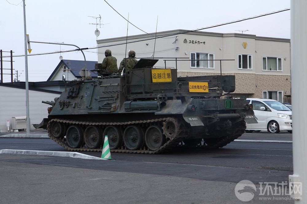 日本裝甲車群招搖過市