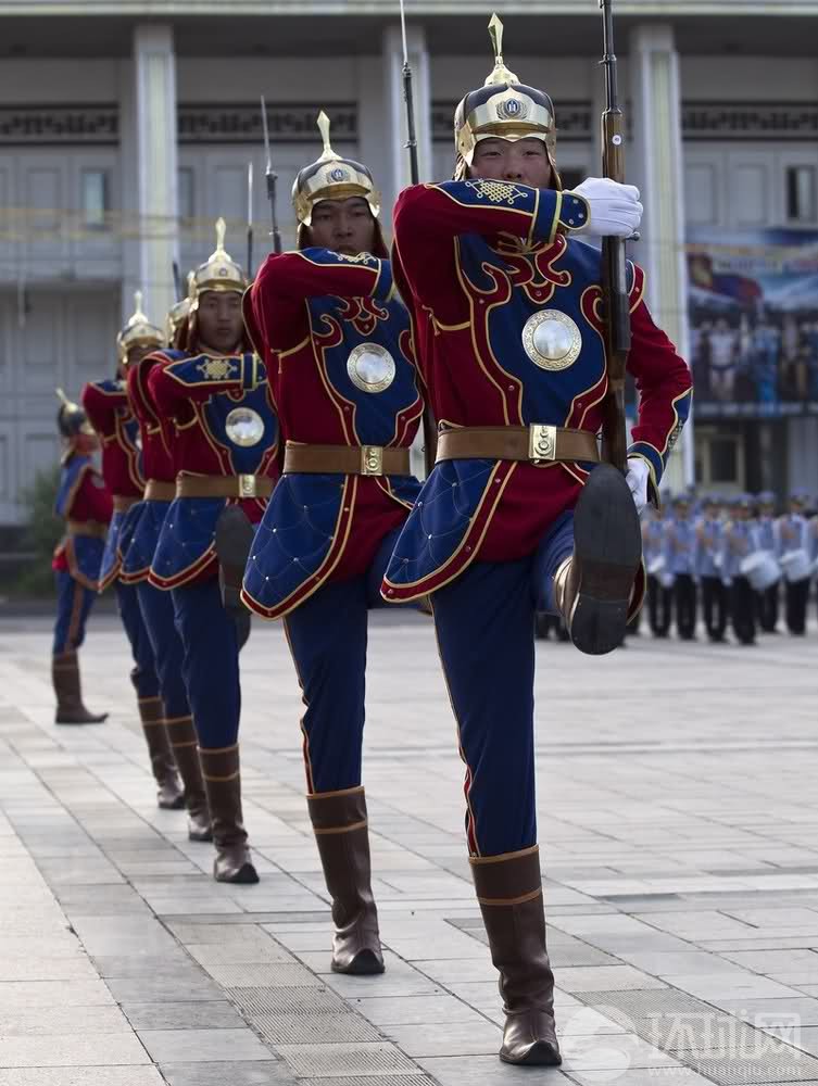 蒙古军仪仗队有点彪悍