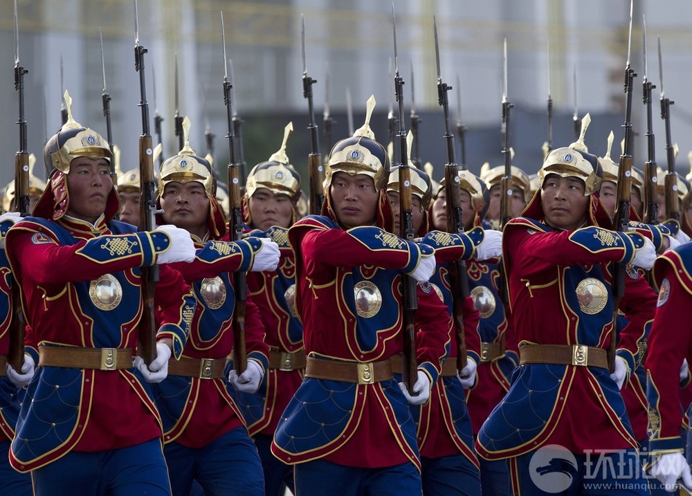 蒙古军仪仗队有点彪悍