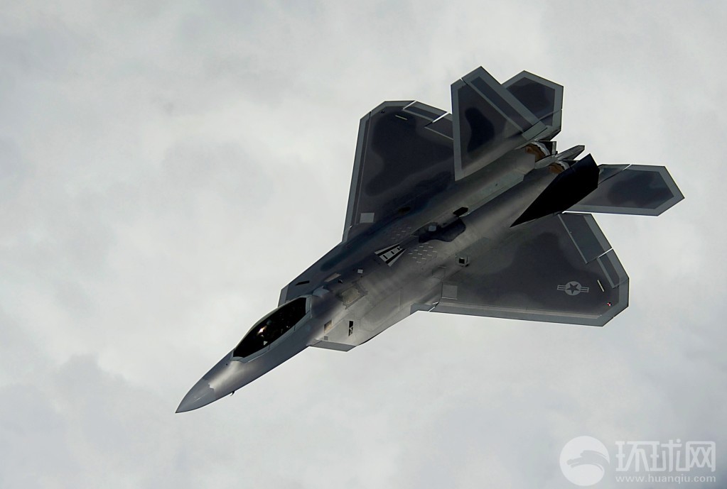 f22战机准备空中加油