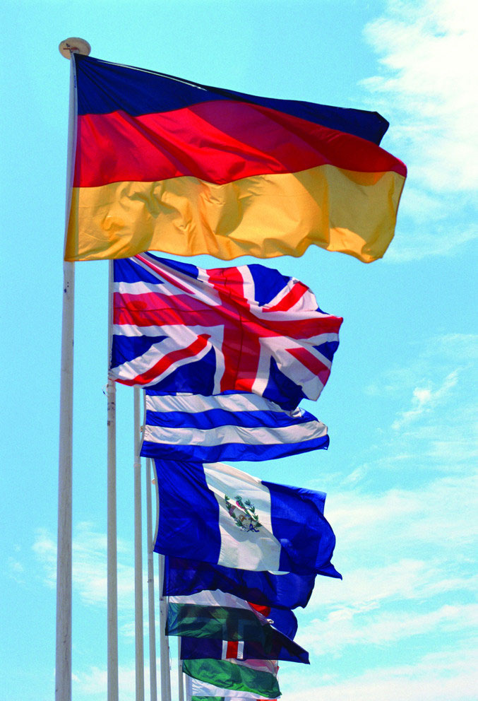 来自205个国家的10500名运动员.图为飘扬的各国国旗.